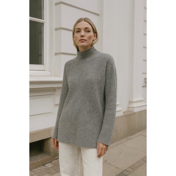 St John gray knit 100% cashmere high neck‎ sweater small minimslist quiet luxury